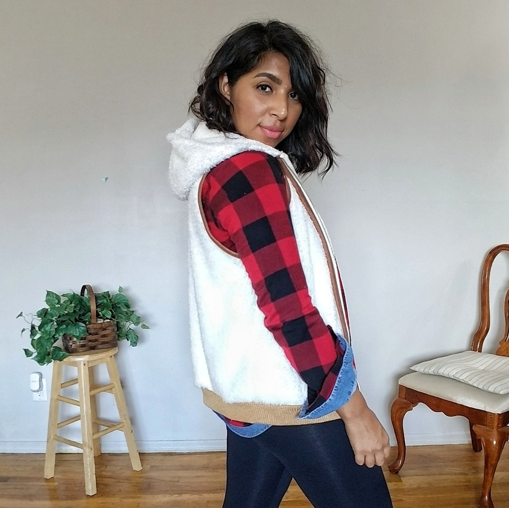 🏷CLEARANCE FUZZY FEELS CREAM PLUSH SWEATER VEST - Picture 3 of 5